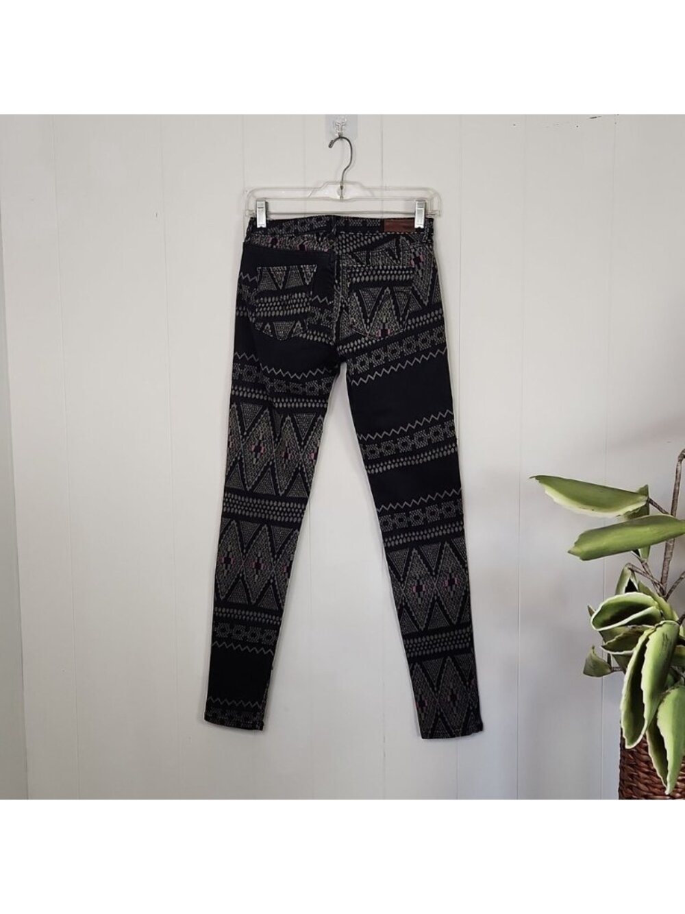 Levi’s Leggings Jeans Black Geometric Aztec Zig Zag Pattern Women’s Skinny Denim - Picture 7 of 9